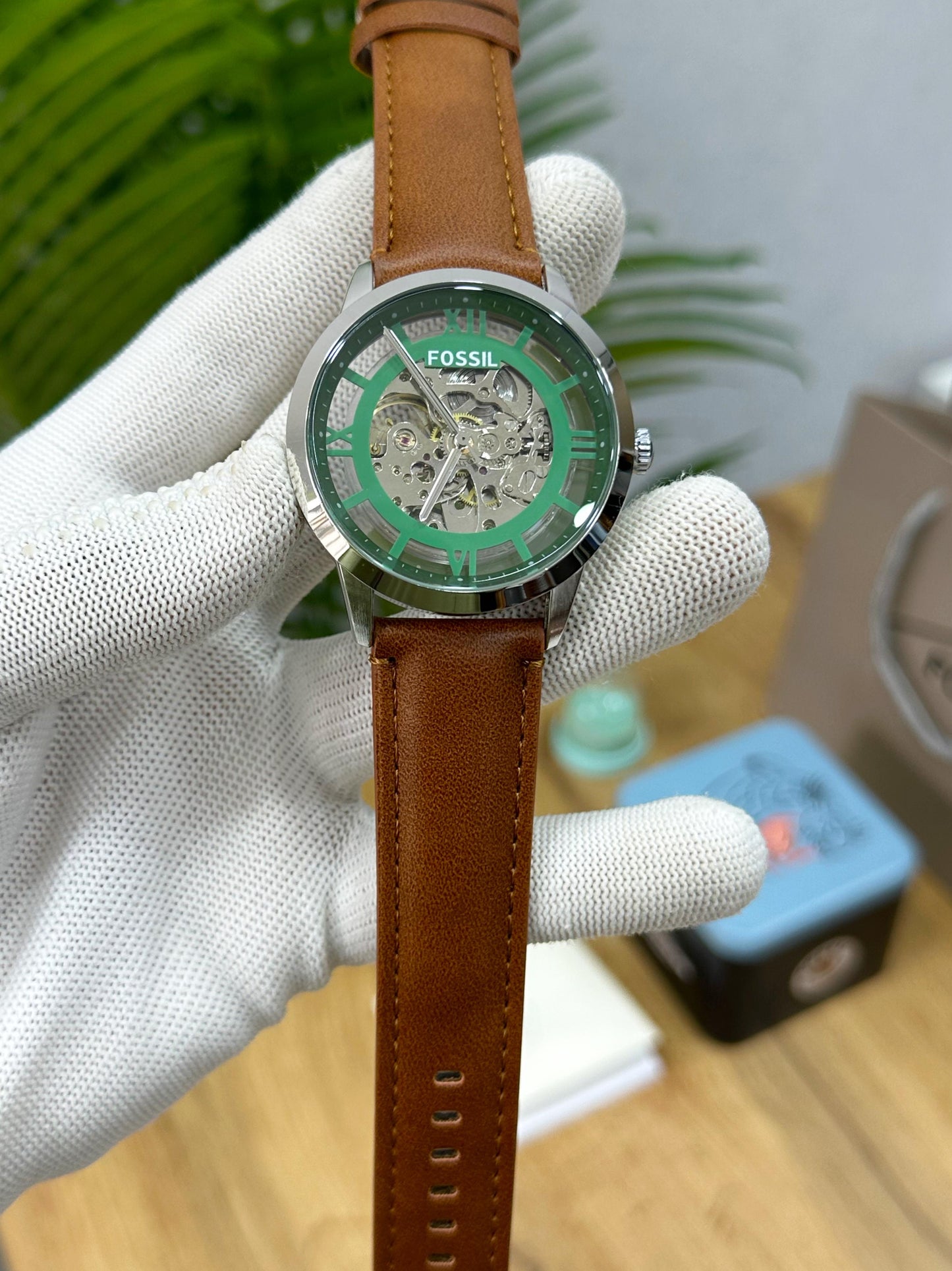 FOSSILL TOWNSMAN GREEN FIGURE DETAILING WITH BACK OPEN