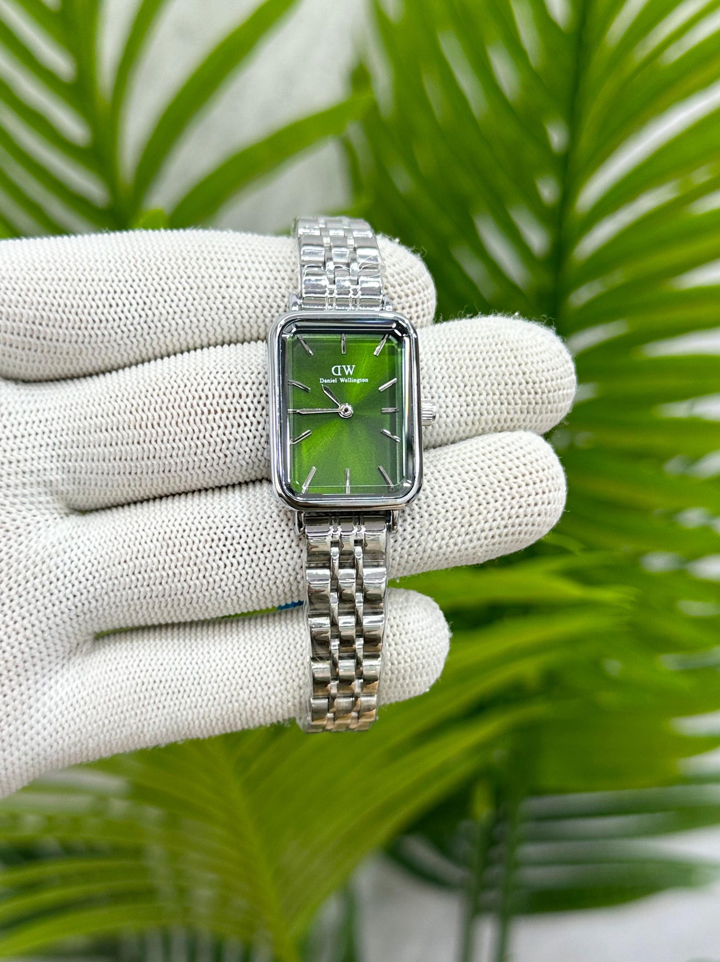 NEW  DANIEL WELLINGTON QUADRO SILVER WITH BEAUTIFUL GREEN DIAL